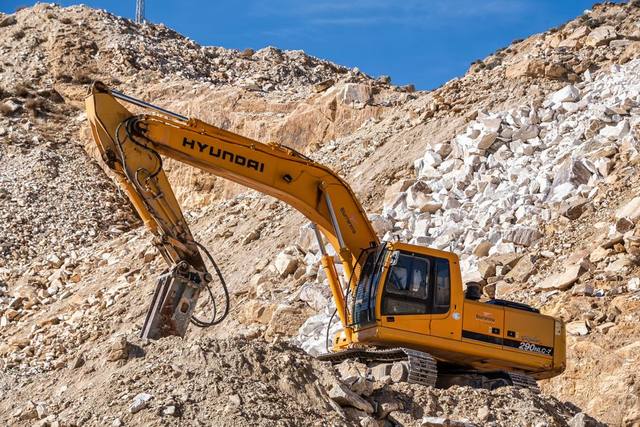 2018 Hyundai R220LC Excavator