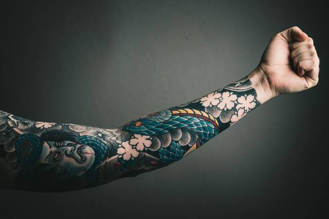 Half sleeve — colour